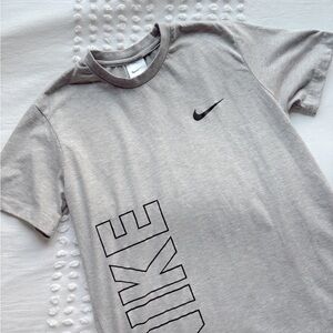 Nike Light Gray Short Sleeve Tee